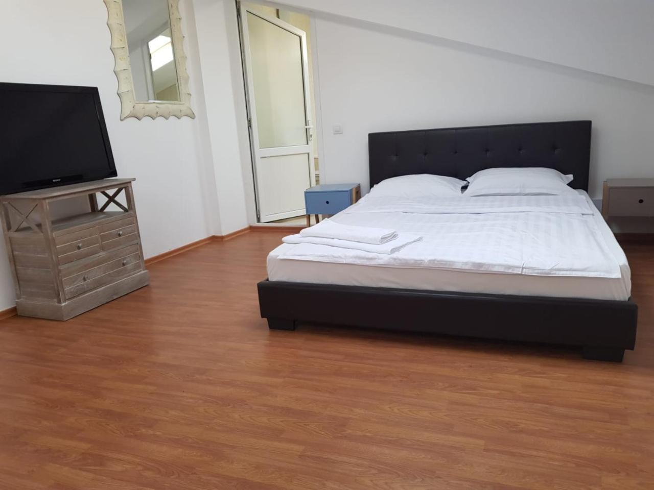 Nonna Mia Hotel Bukarest Kültér fotó